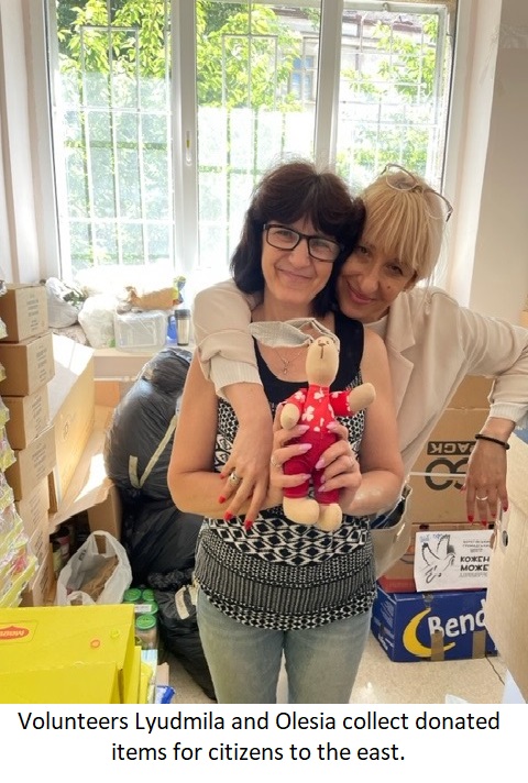 Volunteers Lyudmila and Olesia collect donated items for citizens to the east.